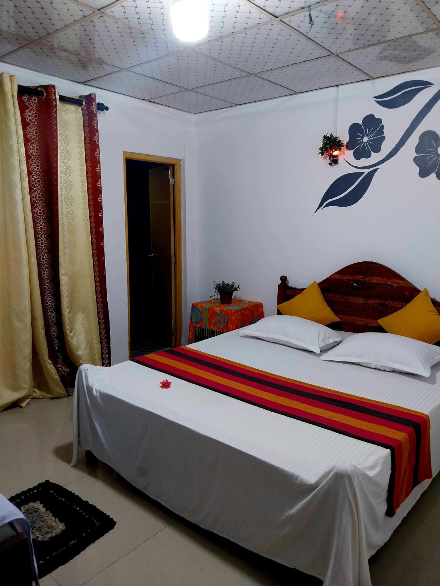 Near The Canal Homstay Sigirîya Extérieur photo