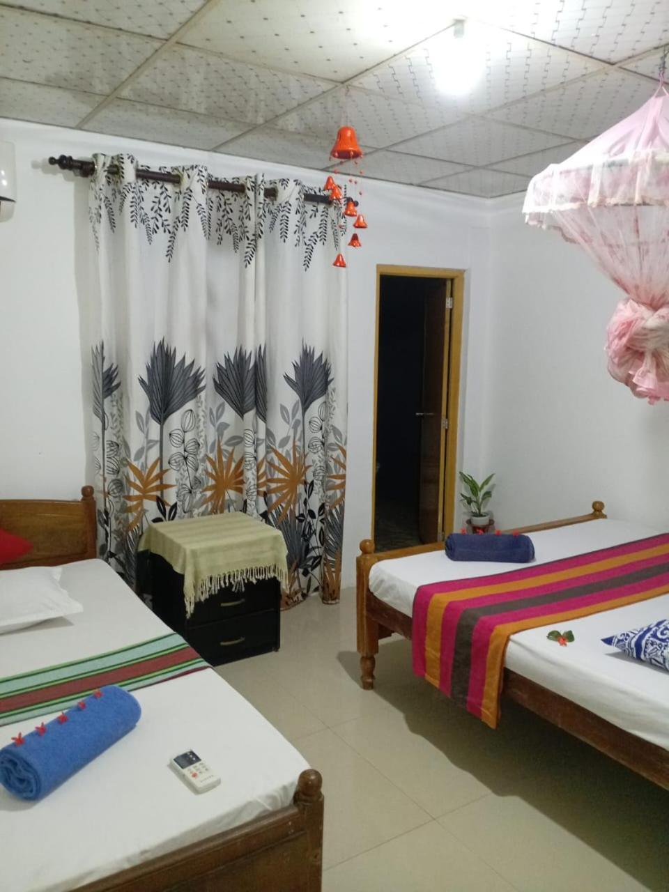 Near The Canal Homstay Sigirîya Extérieur photo