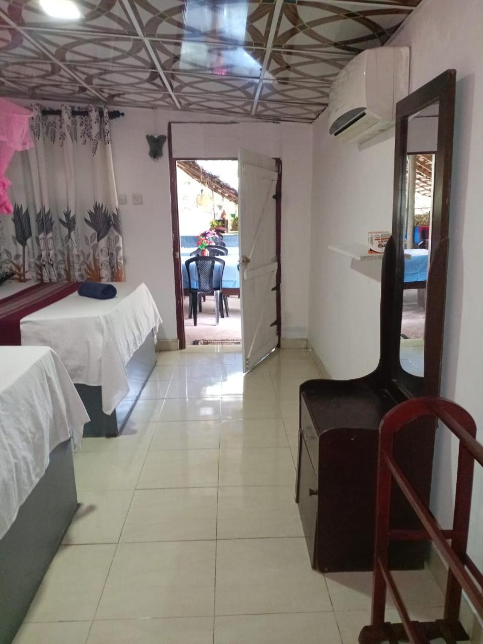 Near The Canal Homstay Sigirîya Extérieur photo